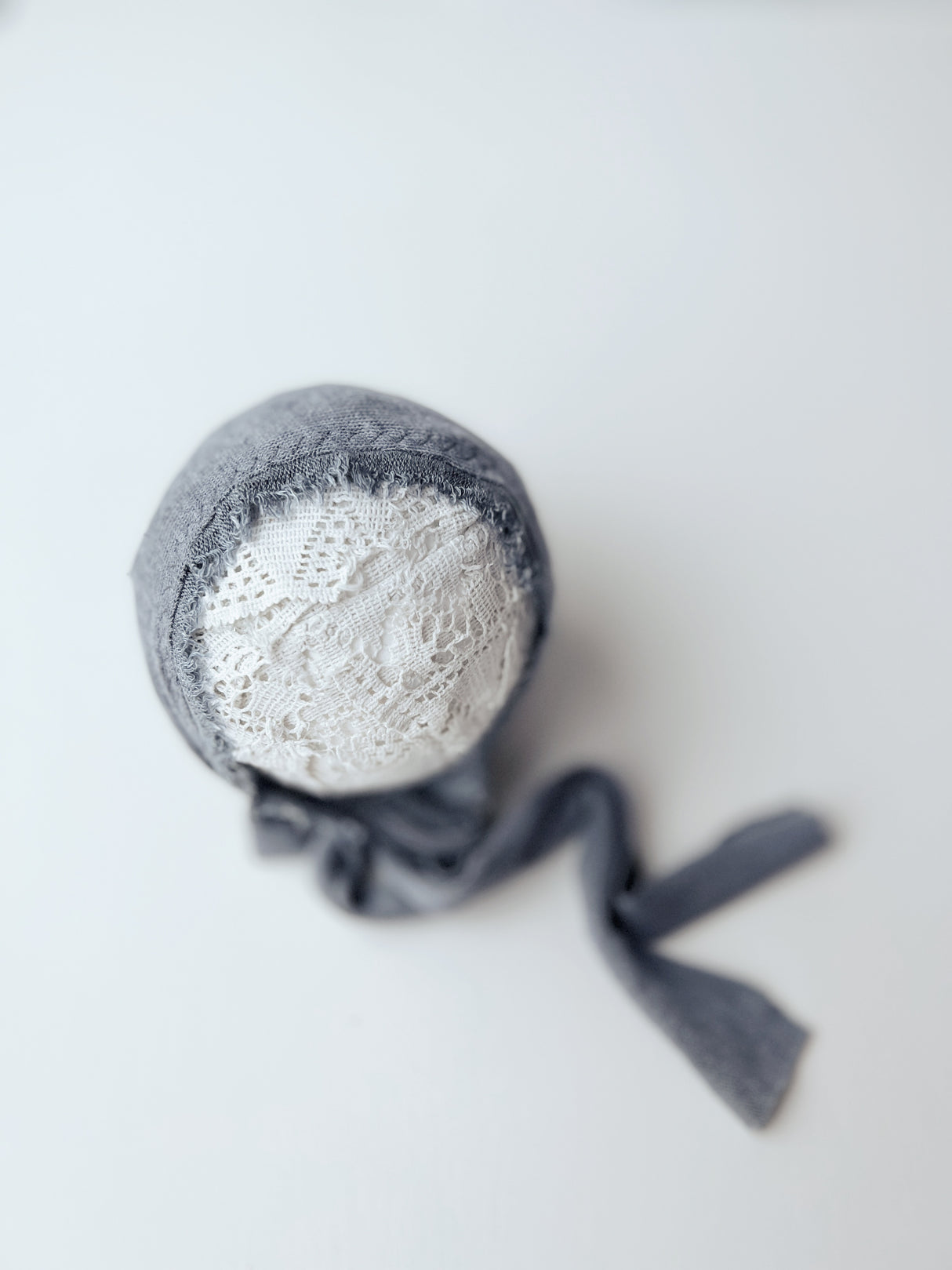 Cloudy day NB Bonnet (freebird Fabric)