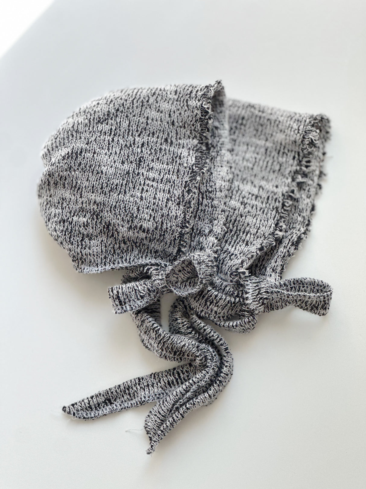Marbled Black and White Bonnet